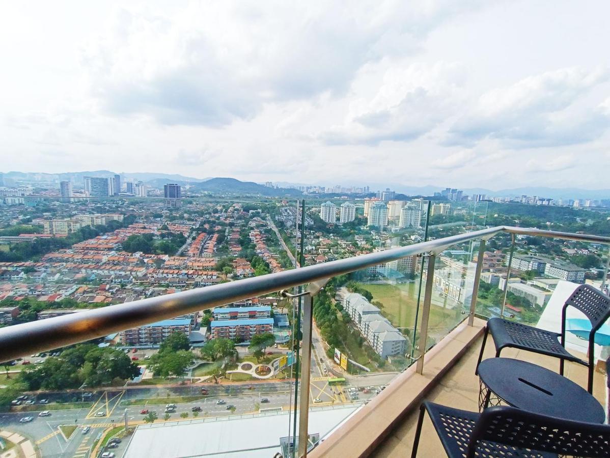 Netflix # Sky Suite Near Jaya One By Salaam Suites, 2 Pax เปอตาลิงจายา ภายนอก รูปภาพ